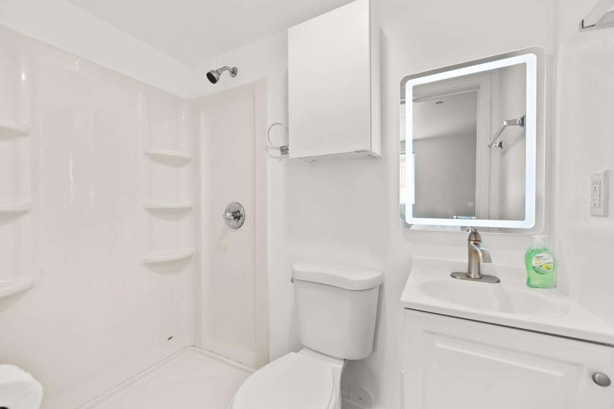 Modern Getaway In The Heart Of La Near Usc, Private Room With Share Living Room And Kitchen Los Angeles Exterior photo
