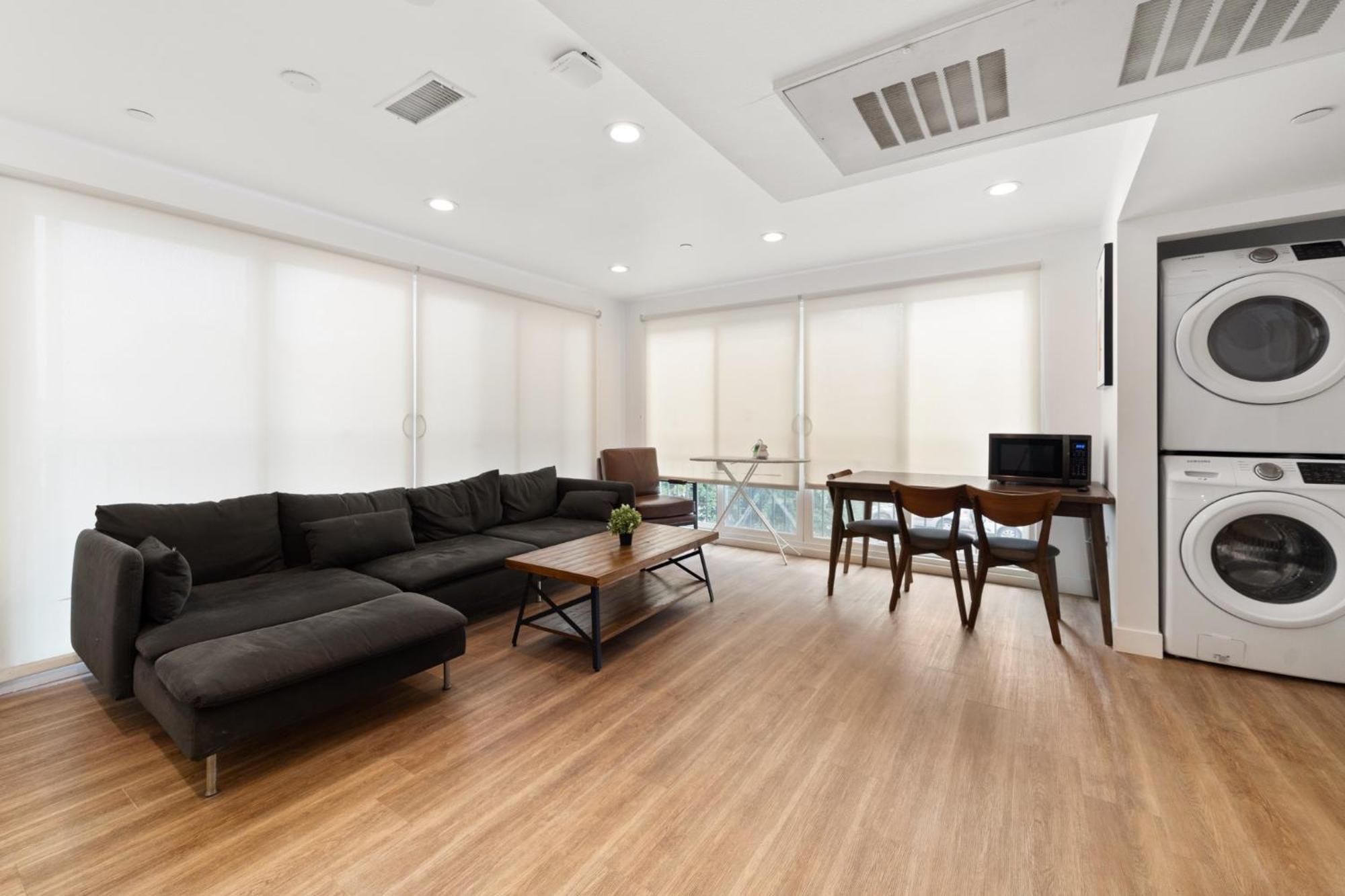 Modern Getaway In The Heart Of La Near Usc, Private Room With Share Living Room And Kitchen Los Angeles Exterior photo