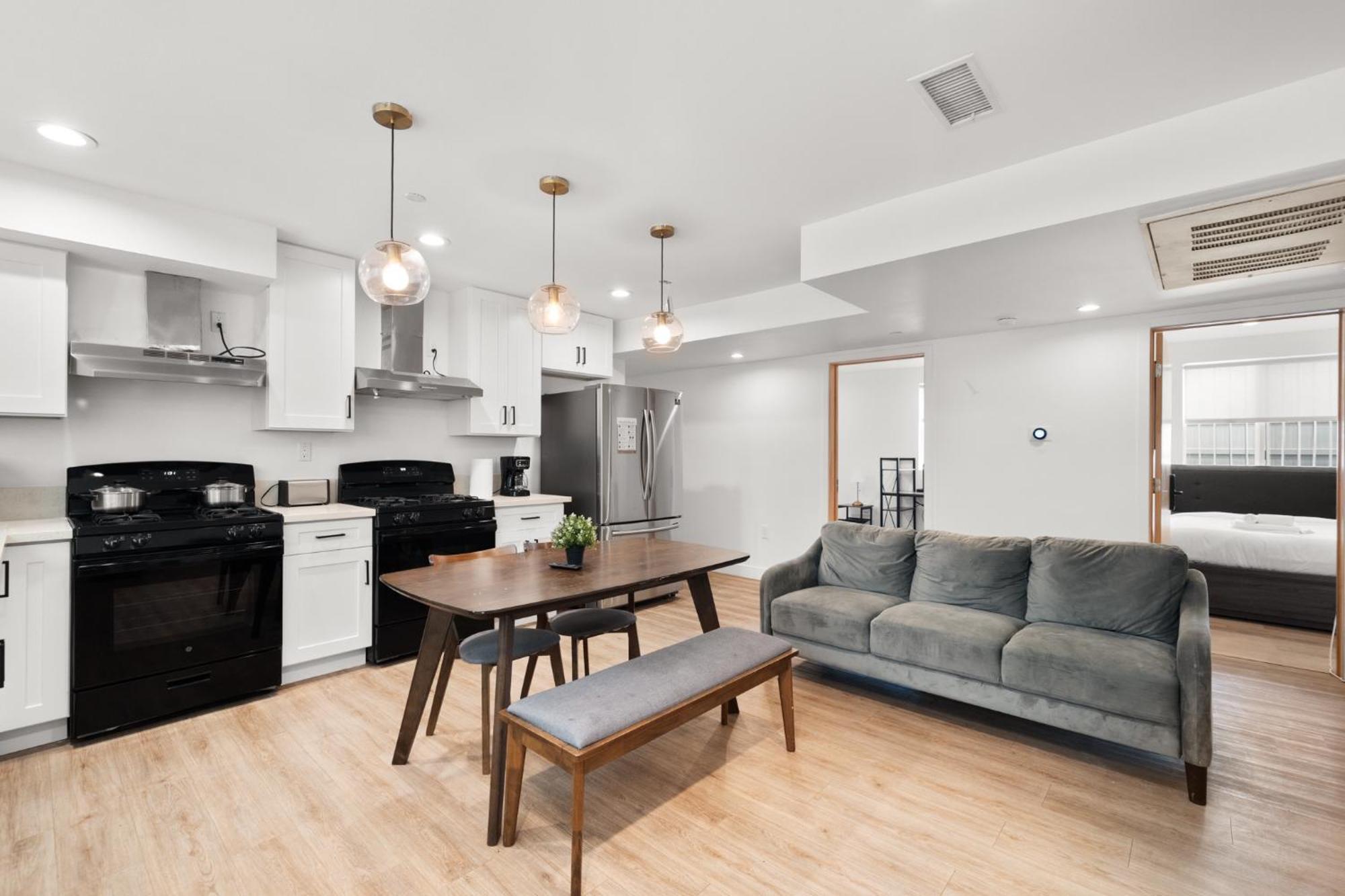 Modern Getaway In The Heart Of La Near Usc, Private Room With Share Living Room And Kitchen Los Angeles Exterior photo